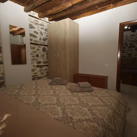 Anna Cozy Corner Apartment *